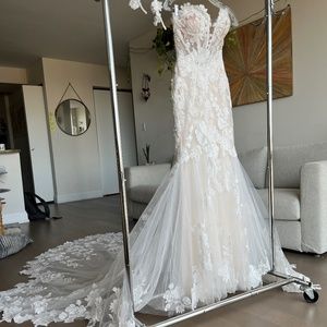 Enozani Wedding Dress, Style: Summer, 2023; Floral Lace Fit & Flare, with Bustle